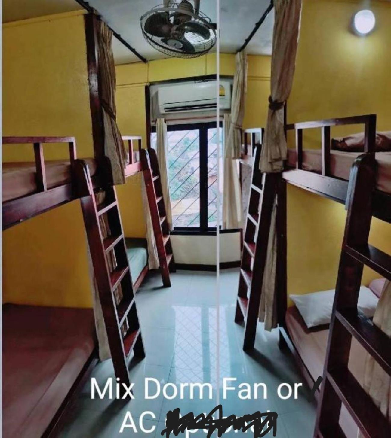 Happy House Hostel